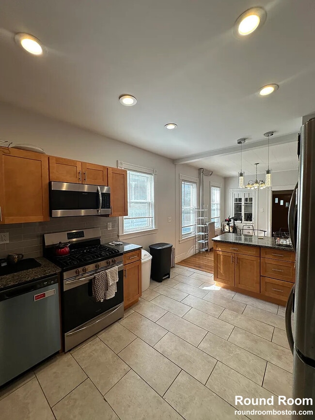 384 Washington St, Unit 1
