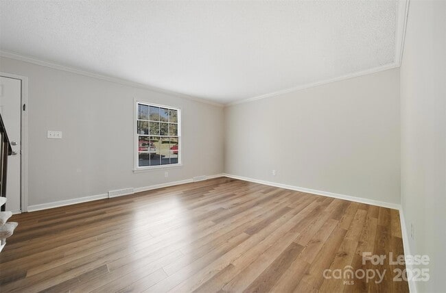 824 6th St NW in Hickory, NC - Foto de edificio - Building Photo