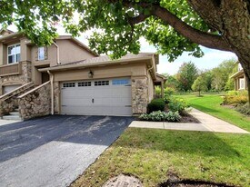 1914 Crenshaw Cir in Vernon Hills, IL - Building Photo