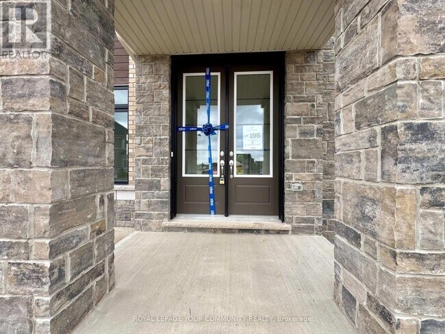 8 Elderberry Wy in New Tecumseth, ON - Building Photo - Building Photo