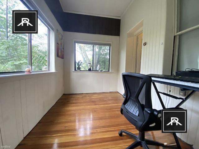 145 Freeman St in Brookline, MA - Building Photo - Building Photo