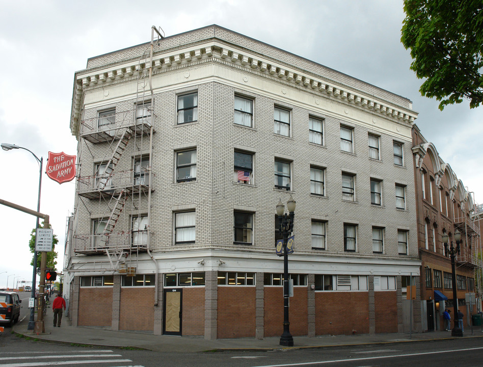 134 W Burnside St in Portland, OR - Building Photo