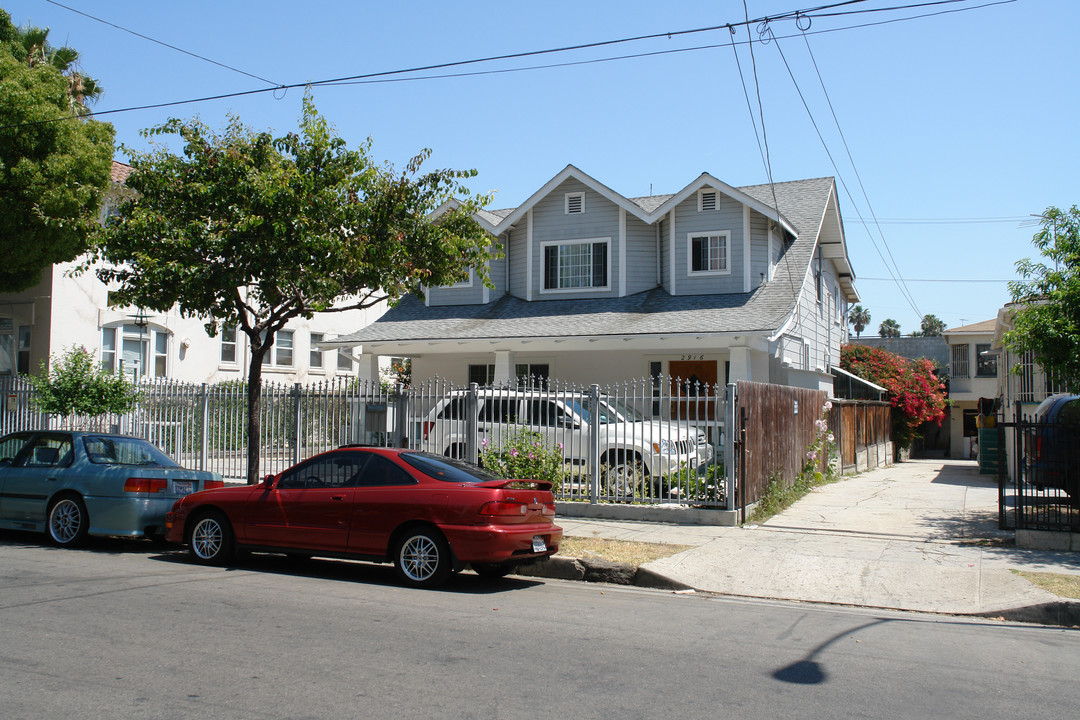 2916 Francis Ave in Los Angeles, CA - Building Photo