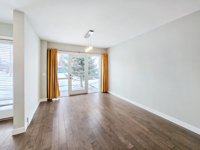 61-30 30 Ave SW in Calgary, AB - Building Photo - Building Photo