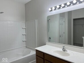 11218 Lucky Dan Dr in Noblesville, IN - Building Photo - Building Photo