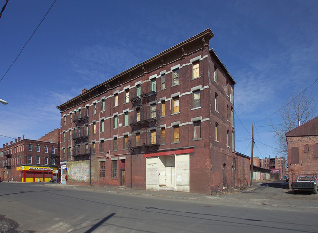 398-400 Main St in Holyoke, MA - Foto de edificio - Building Photo