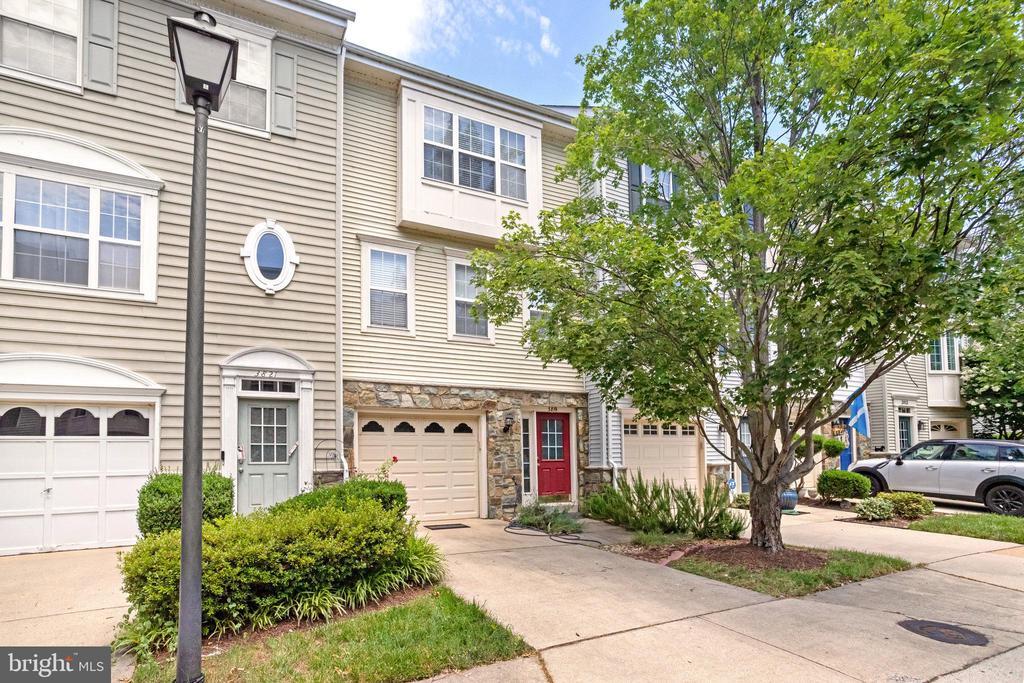 3819 Watkins Mill Dr in Alexandria, VA - Building Photo