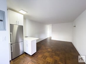 EAST 35 STREET in New York, NY - Building Photo - Building Photo