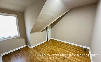 19627 Winslow Rd in Shaker Heights, OH - Foto de edificio - Building Photo