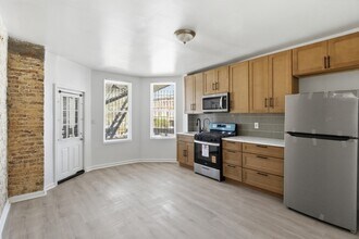 2322 Callow Ave in Baltimore, MD - Foto de edificio - Building Photo