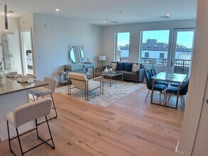 420 W Broadway, Unit 509 in Boston, MA - Building Photo - Building Photo