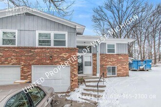 2417 Edgewood Ave SE in Grand Rapids, MI - Building Photo - Building Photo