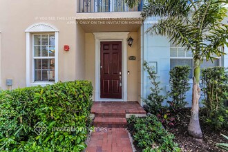 1018 E Heritage Club Cir in Delray Beach, FL - Foto de edificio - Building Photo