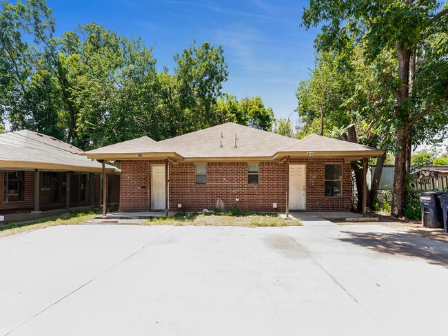 313 Isbell Rd