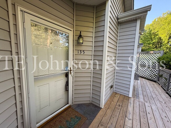 135 Pebble Rdg Ln in Winston-Salem, NC - Building Photo - Building Photo