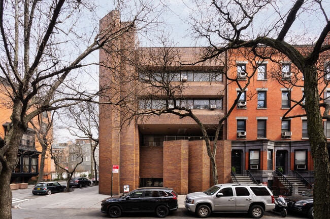 FOUND Study Brooklyn Heights - Student/Intern in Brooklyn, NY - Building Photo - Building Photo