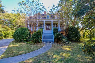 1666 Back Creek Rd in Charleston, SC - Building Photo