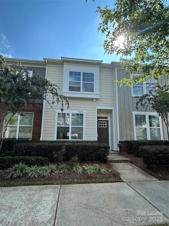 2520 Tranquil Oak Pl in Charlotte, NC - Building Photo