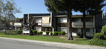 Galway Terrace Apartments in San Lorenzo, CA - Building Photo - Building Photo