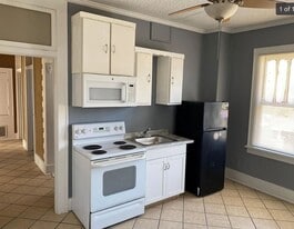 1700 N Davis Hwy, Unit C