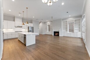 114 Magnolia Grn St in Conroe, TX - Building Photo