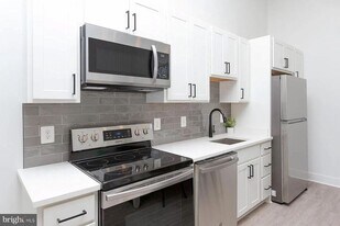 211 St Paul St in Baltimore, MD - Building Photo