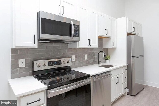211 St Paul St in Baltimore, MD - Building Photo - Building Photo
