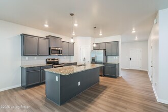 12039 Wooden Trace Dr in Louisville, KY - Building Photo - Building Photo