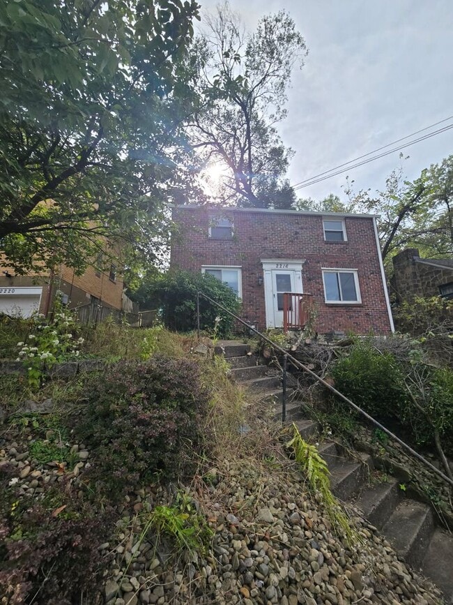 2216 Chalfant St in Pittsburgh, PA - Building Photo - Building Photo