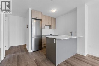 461 Green Rd in Hamilton, ON - Building Photo - Building Photo