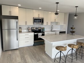 3627 13th Ave W, Unit 2 in Seattle, WA - Foto de edificio - Building Photo