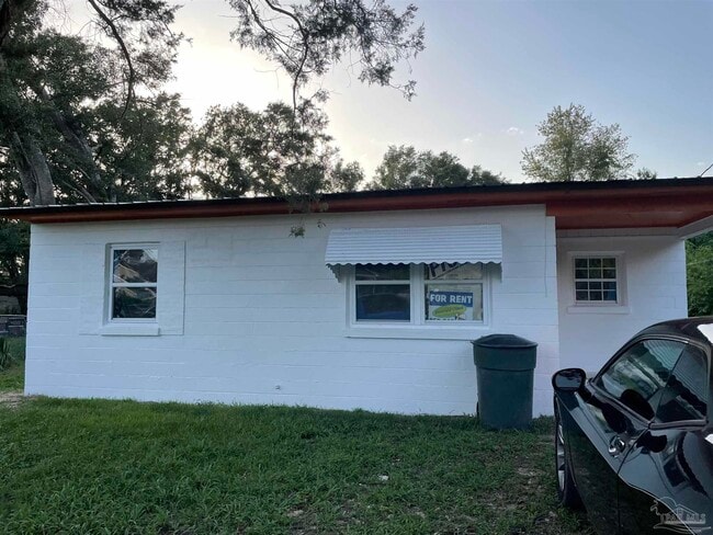 property at 13 Baggett Ct