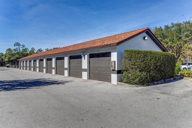 7945 Preserve Cir in Naples, FL - Building Photo - Building Photo