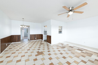 14 Waltham A in West Palm Beach, FL - Building Photo - Building Photo