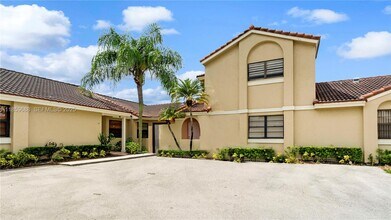 6460 NW 170th Terrace in Hialeah, FL - Building Photo - Building Photo