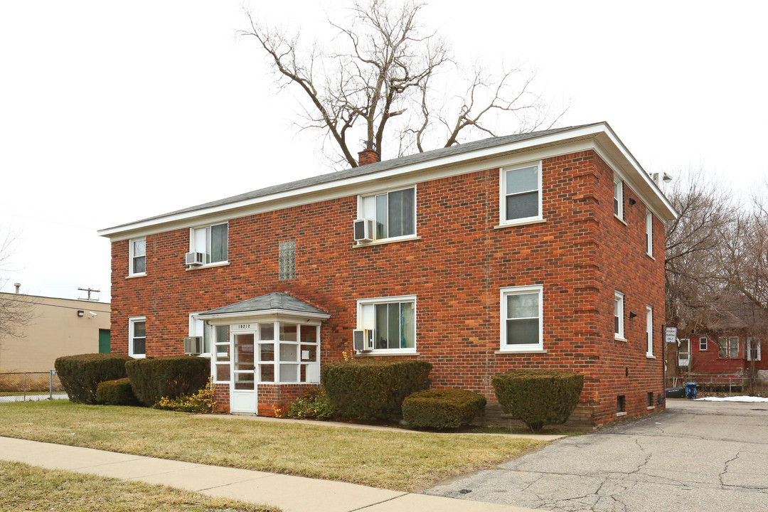 19194-19212 Beech Daly Rd in Redford, MI - Building Photo