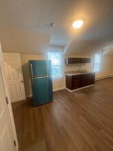 194 Harrison St in Pawtucket, RI - Foto de edificio - Building Photo