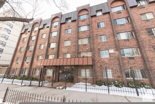 5820 N Sheridan Rd in Chicago, IL - Building Photo