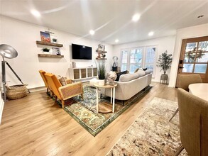 485 N Post Oak Ln in Houston, TX - Building Photo - Building Photo