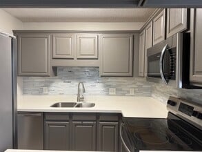 3252 Cypress Ln in Gulf Breeze, FL - Foto de edificio - Building Photo