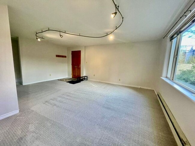4831 Terrace Dr NE in Seattle, WA - Building Photo - Building Photo