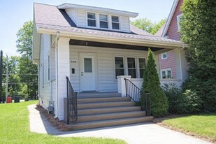 1608 W Fredonia Ave in Peoria, IL - Building Photo