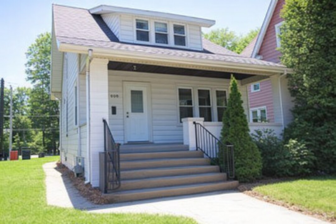 1608 W Fredonia Ave in Peoria, IL - Building Photo