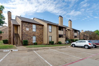 The Cloisters in Arlington, TX - Building Photo - Building Photo