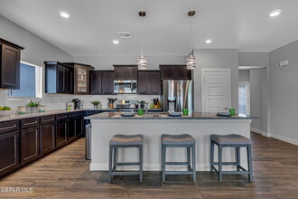2420 Sammy Cervantes St in El Paso, TX - Building Photo - Building Photo
