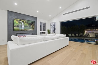 5715 Troost Ave in Los Angeles, CA - Building Photo - Building Photo