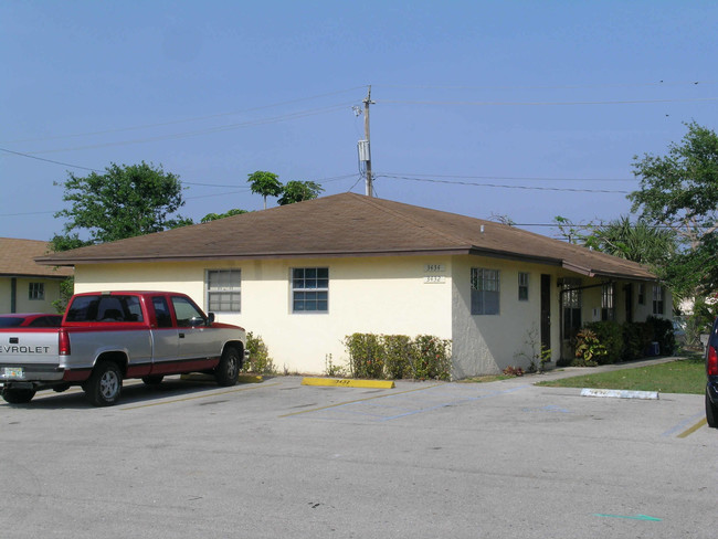 3410 Lynwood Dr in Lake Worth, FL - Building Photo - Building Photo