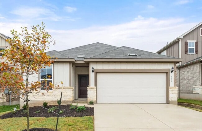 Room in House on Tree Nut Lp in Buda, TX - Foto de edificio - Building Photo