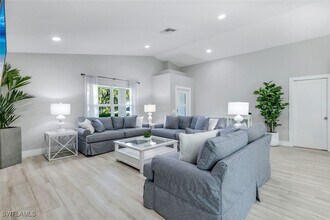820 102nd Ave N in Naples, FL - Building Photo - Building Photo