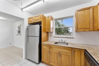 715 Lori Dr, Unit 205 in Palm Springs, FL - Building Photo - Building Photo